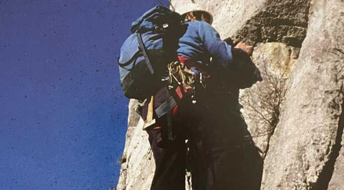 Condorpass, la prima via di Don Agostino e i suoi Condor sullo Zucco Angelone Don Agostino Butturini durante l'apertura di Condorpass (foto Pietro Corti)