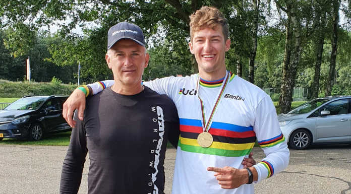 Bmx. Marco Radaelli riscrive la storia e regala all’Italia il primo successo mondiale Marco Radaelli in maglia iridata accanto a papà Andrea, suo allenatore e presidente del Team Bmx Garlate