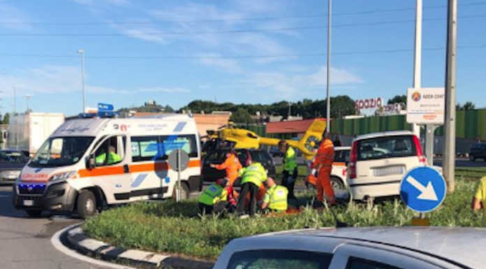 Merate, con l’auto sulla rotonda: muore 50enne
