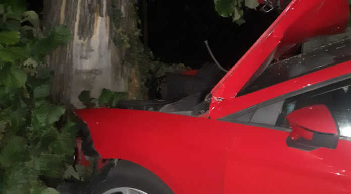 Monticello. Schianto nella notte in via Provinciale, giovane illeso Monticello incidente 3