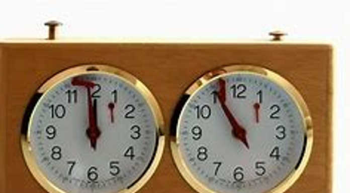 Scacchi il gioco senza età. L’orologio degli scacchi orologio scacchi