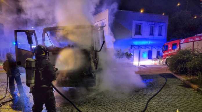 Lecco. Brucia un camion in via Ca’ Bagaglio, intervento dei Vigili del Fuoco Vigili del fuoco ca' bagaglio