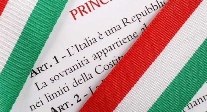 Molteno. Il Prefetto alla consegna della Costituzioni ai diciottenni