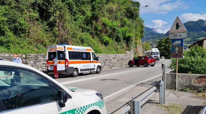 Pescate, incidente tra auto e motorino: soccorso un 83enne