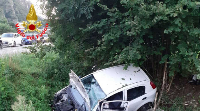 Ballabio. Incidente a Balisio, perde il controllo e finisce in un fosso incidente ballabio balisio vigili del fuoco