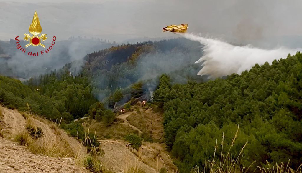 emergenza incendi Lecco Calabria