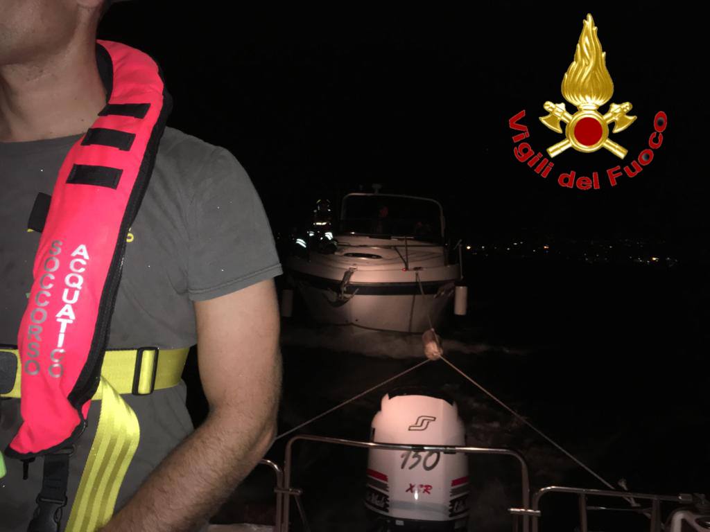 Principio di incendio su una barca nel lago di Garlate