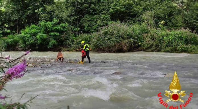 I Vigili del Fuoco salvano un ragazzo bloccato nel Pioverna in piena pioverna salvataggio vigili del fuoco