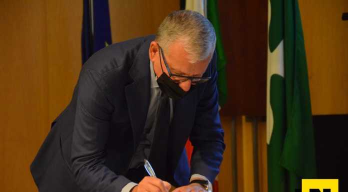 Sicurezza integrata nelle stazioni, anche la Polizia locale in prima linea La firma del Prefetto Castrese De Rosa