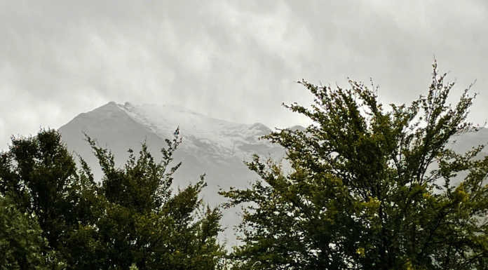 Con il maltempo arriva anche la prima neve sul Legnone e sul Pizzo Alto La cima del Legnone imbiancata dalla neve