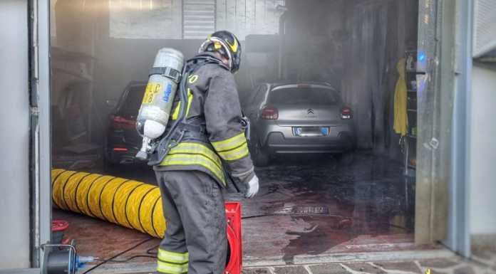 Garlate: incendio in un capannone in via alla Puncia