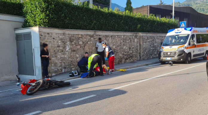Lecco. Schianto tra auto e moto in corso Matteotti, un ferito