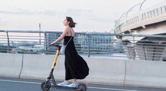 Monopattini elettrici vietati ai minorenni, assicurazione e casco. La proposta