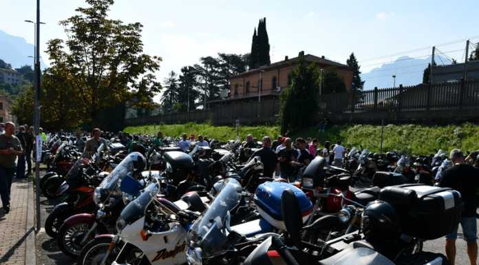 Il motoraduno non c’è, i guzzisti sì: invasione di motori a Mandello