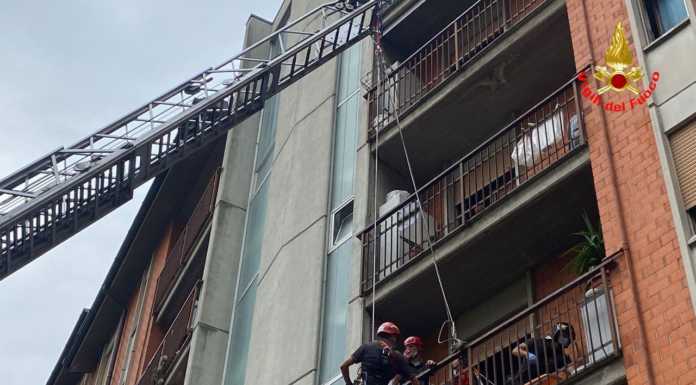 Lecco. Soccorso persona in via Moro, intervento dei Vigili del Fuoco vigili del fuoco