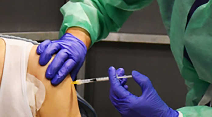 Da oggi la terza dose di vaccino anche in farmacia: ecco quelle aderenti