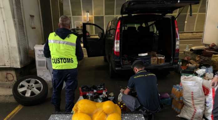 Oria Valsolda. Sequestrate 1,5 tonnellate di alimenti senza etichetta