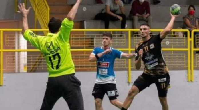 Pallamano. Il Molteno vince il derby lombardo contro Cassano Brambilla (Molteno) al tiro