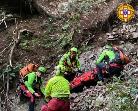Introbio. Giovane precipita per un centinaio di metri, recuperato dall’elisoccorso