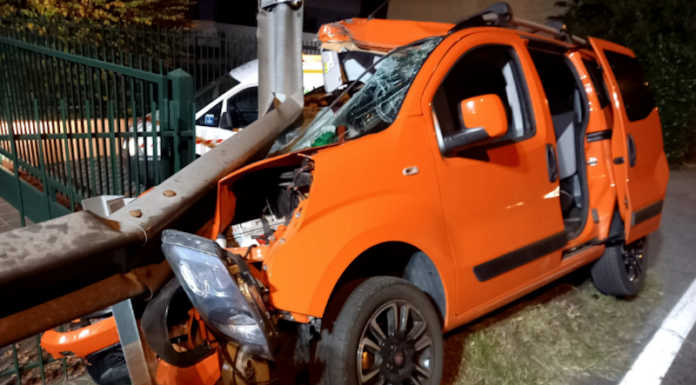 Olgiate, si infila con l’auto nel guardrail: paura per un automobilista