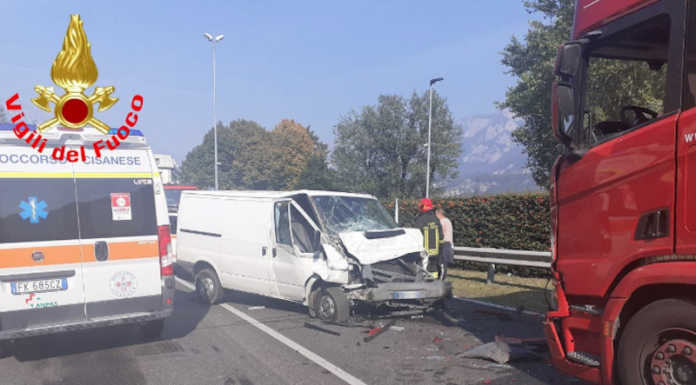 Incidente a Pescate tra tre mezzi. Code lungo la Provinciale