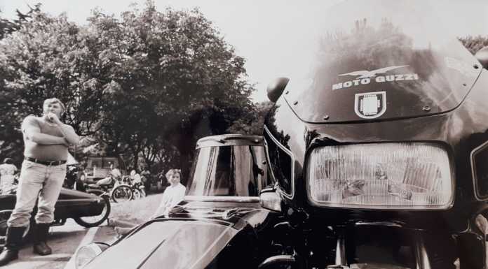 Lecco. Al Circolo F.lli Figini la mostra “Curiosità di un motoraduno” Rosandro Cattaneo, Curiosità di un motoraduno