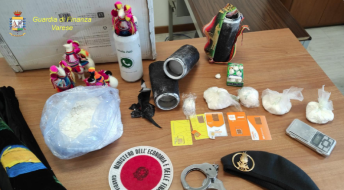 Malpensa, la droga “viaggiava” in statuette e tele per quadri: arrestato un boliviano