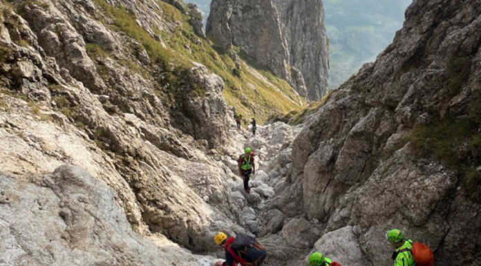 Incidente sulla Guglia Angelina in Grignetta, Soccorso Alpino al lavoro Un'immagine dell'intervento degli uomini del Soccorso Alpino in Grignetta