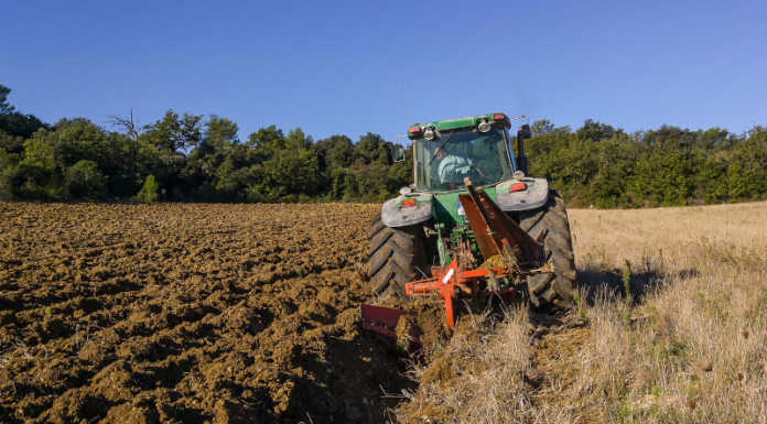 Agricoltura, Coldiretti Como Lecco: “Strategia UE sul ricambio generazionale senza risposte concrete” Trattore agricoltura