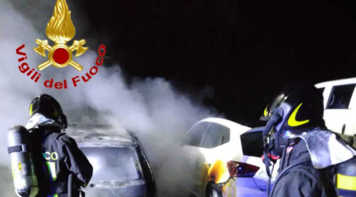 Monte Marenzo. Due auto in fiamme, Vigili del Fuoco al lavoro Le auto in fiamme a Monte Marenzo in frazione Levata