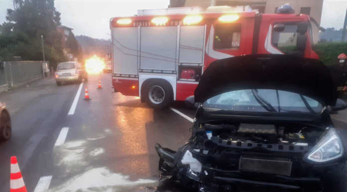 Calco, auto finisce contro un palo: soccorso 39enne