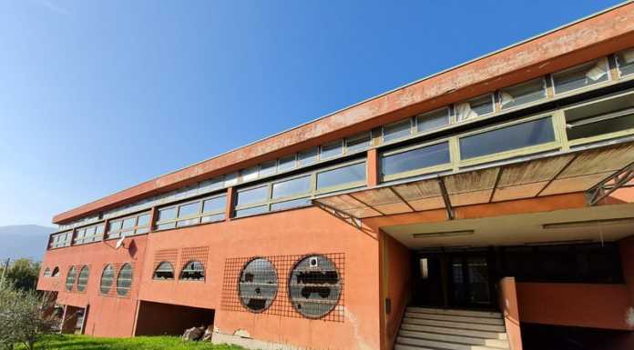 Calolzio. L’ex scuola di Sala resta dov’è, ma addio palazzetto e contributo ex_scuola_elementare_di_sala_calolzio