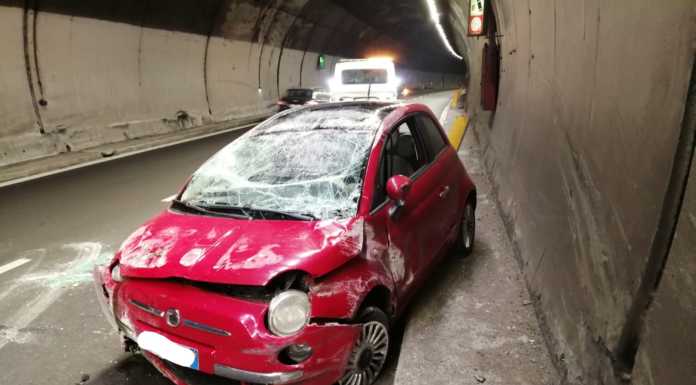 Lecco. Un’auto si ribalta in galleria lungo la Statale 36