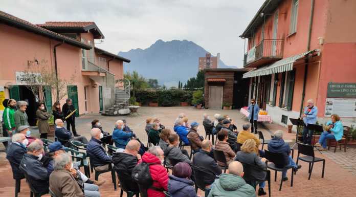 Lecco. Svelata la targa in ricordo di Fiorenzo Invernizzi, sindacalista della Cgil
