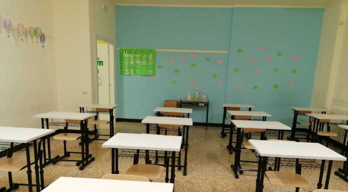 Civate, nuovi banchi per gli alunni della prima elementare
