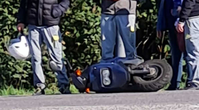 Calolzio. Incidente tra auto e moto in corso Europa scooter