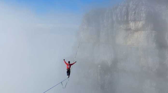 A spasso nel vuoto: spettacolo da brividi sul Resegone con gli atleti di slackline slackline_resegone_2021_ottobre
