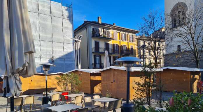 Villaggio di Natale in piazza, via i tavolini dei bar. Resta il malumore dei locali