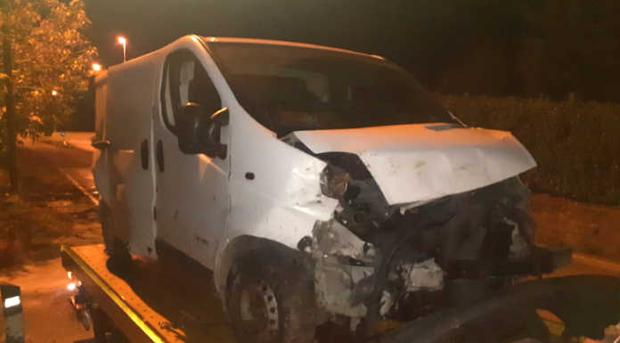 Airuno, finisce fuori strada con il furgoncino: paura per un 40enne