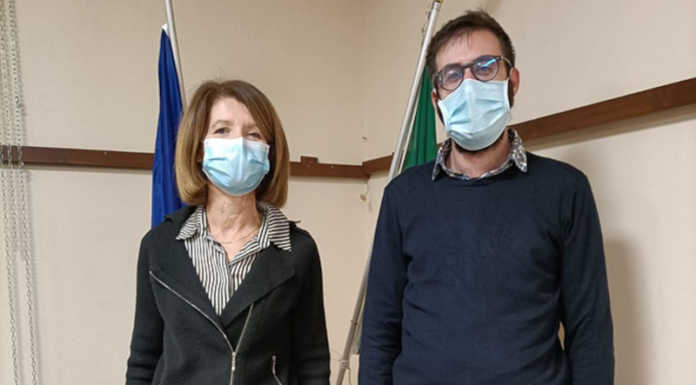 Monte Marenzo conferisce la cittadinanza onoraria al testimone di giustizia Piero Nava Il sindaco Paola Colombo e il giornalista Paolo Valsecchi
