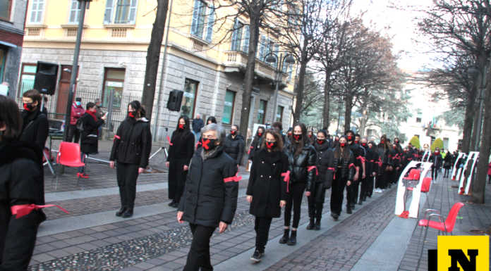 Merate: un flash mob in piazza contro la violenza sulle donne