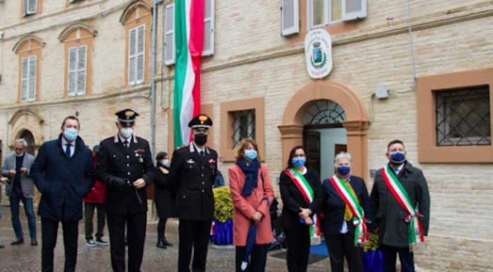 Montevecchia: il sindaco a Monsampietro Morico per la riapertura del Municipio dopo il sisma