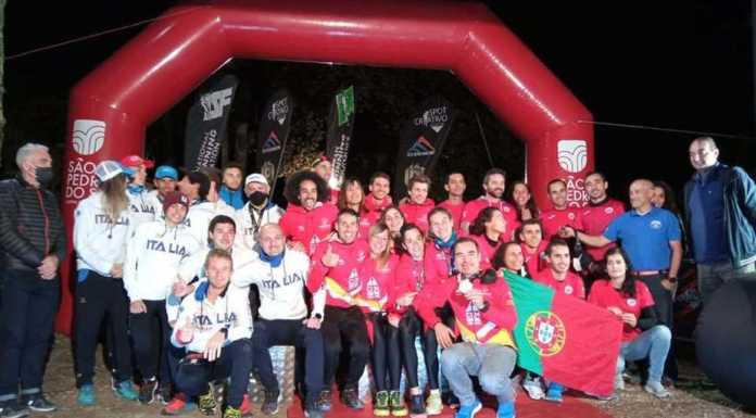 Europei di skyrunning, il Falco Luca Del Pero è 5° con la maglia della nazionale La nazionale italiana in posa con la squadra spagnola (foto Fisky)