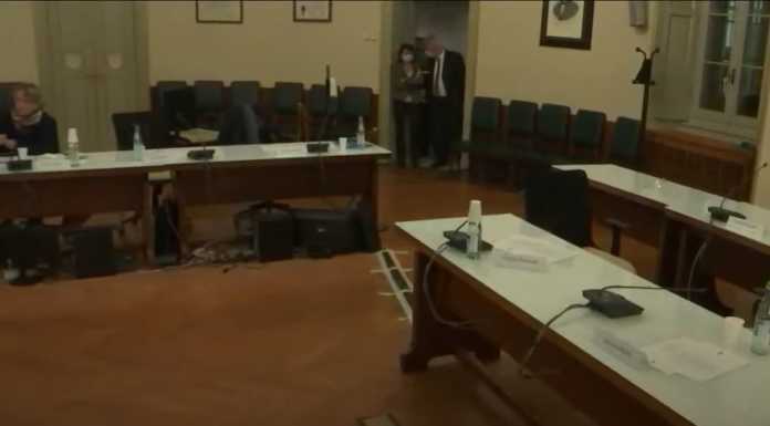 Lecco. Nuovo municipio, passa il voto in un’aula semi-deserta