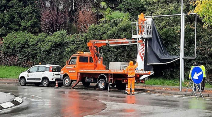 Bulciago. Rimosso da Anas l’impianto pubblicitario abusivo