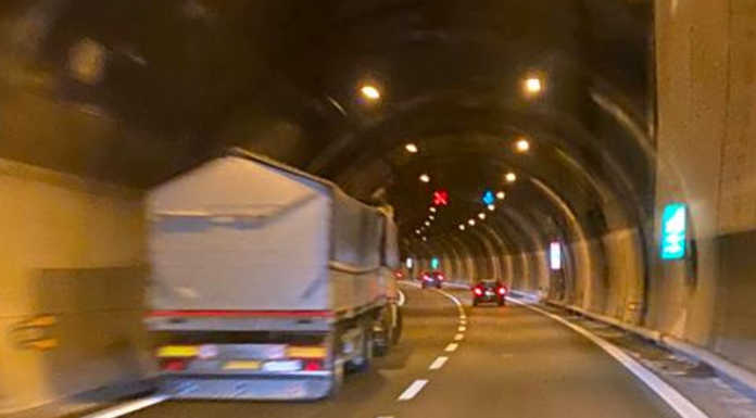 SS36. Caduta calcinacci in Galleria Luzzeno, riaperta una corsia Galleria Luzzeno