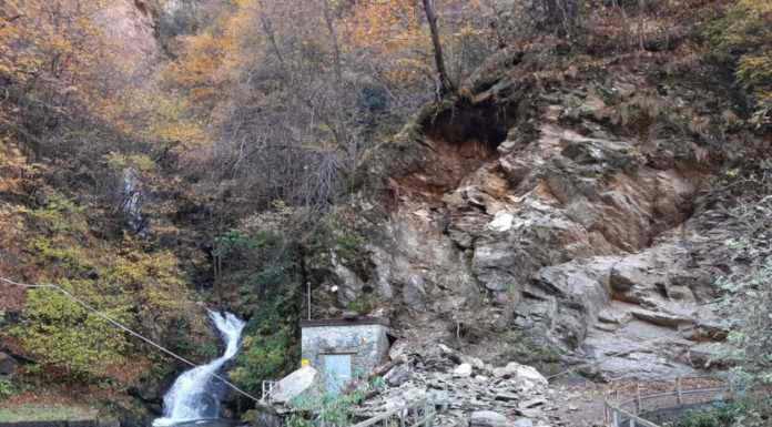 Frana sulla provinciale a Tremenico, strada chiusa per verifiche