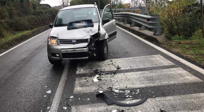 Scontro frontale in via Mandamentale alla “solita” curva delle Ca’ Rote