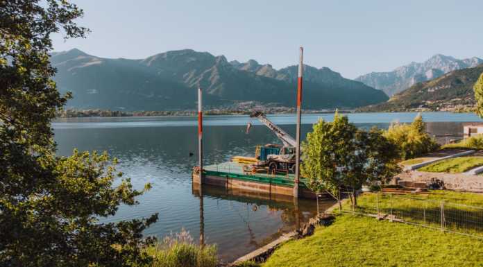 Sul lago di Annone ripresi i lavori di posa della tubatura dell’acquedotto