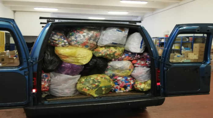 A Calolzio la raccolta dei tappi per finanziare la ricerca è un successo tappi calolziocorte